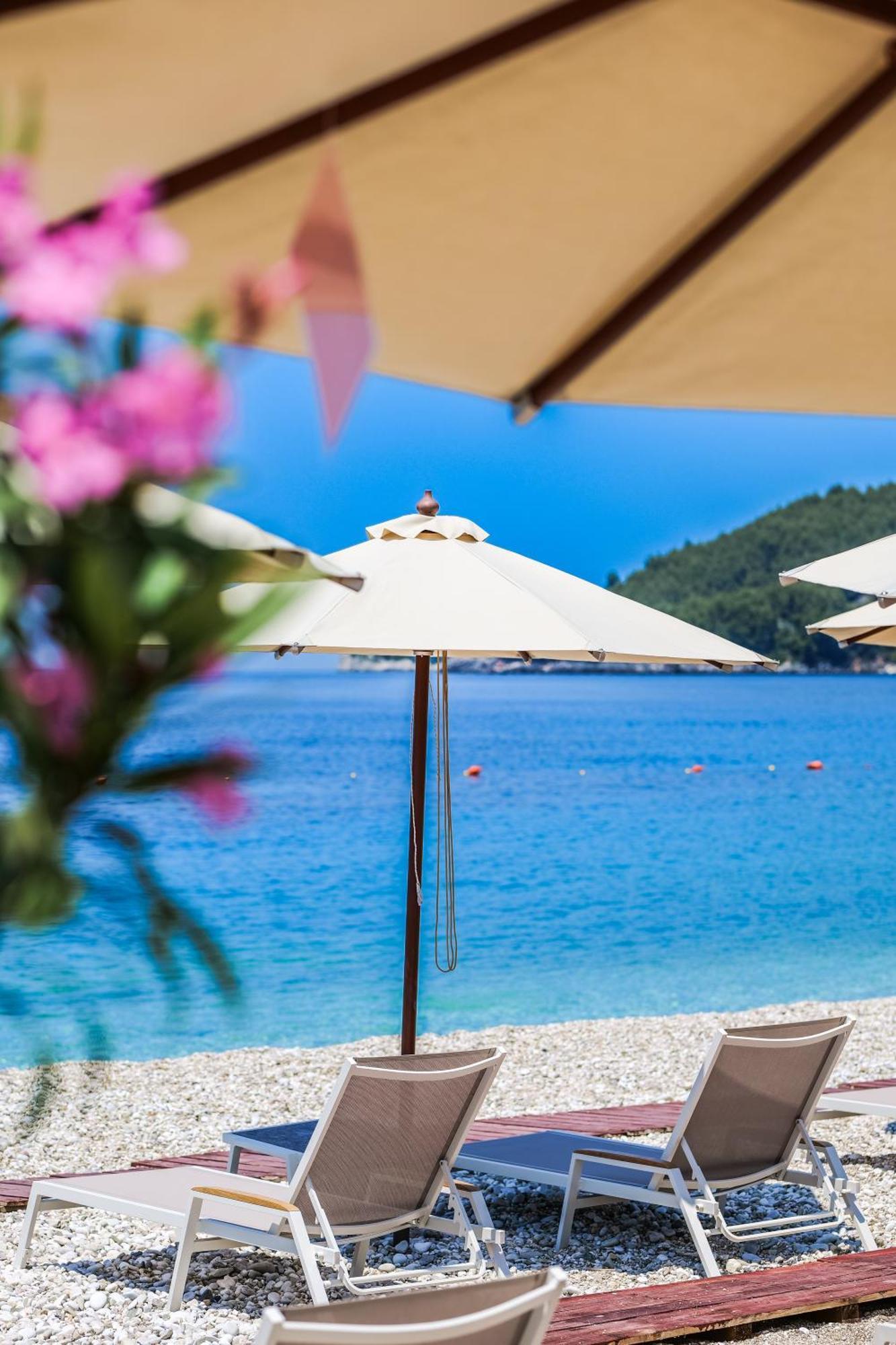 Nia Boutique Hotel By Rapo'S Resort Himare Exteriör bild